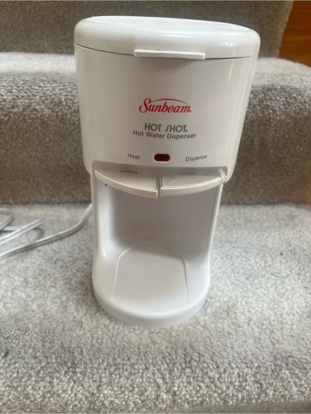 Hot water dispenser